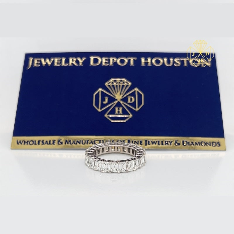 18k White Gold Emerald Cut Diamond Eternity Band