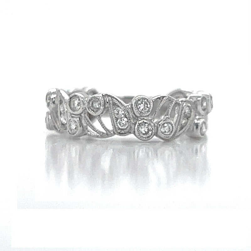 18K White Gold Vintage Style Stackable Ring with Circle and Leaf Design