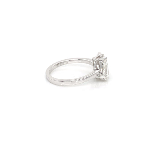 18K White Gold Off-Set Diamond Ring | Pear & Emerald Halo
