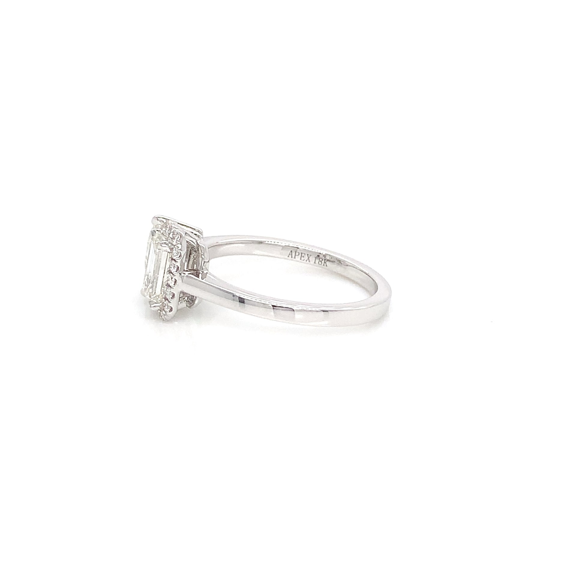 18K White Gold Off-Set Diamond Ring | Pear & Emerald Halo